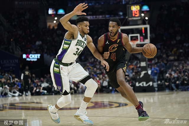 随着国际足 随着国际足