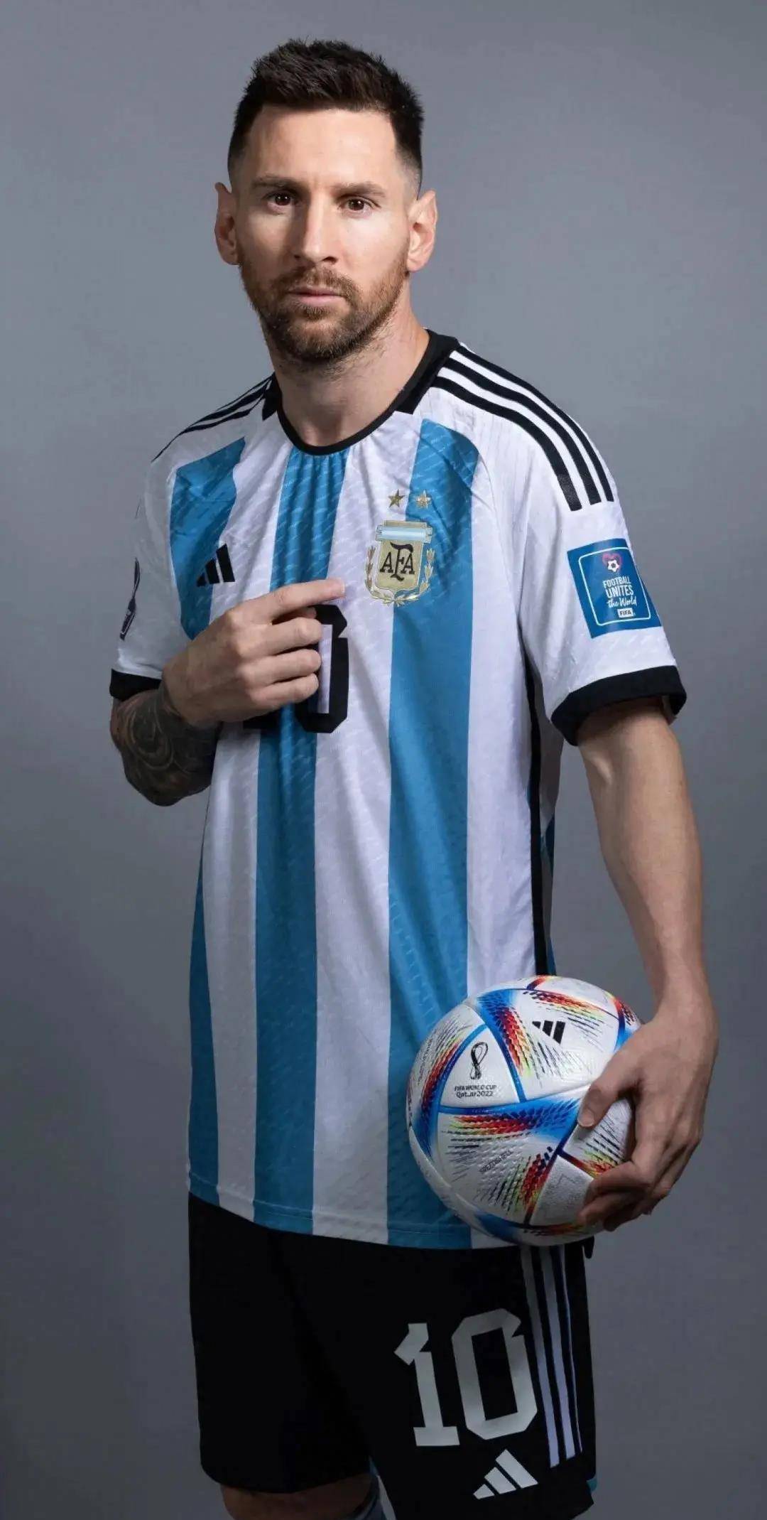 许多球迷首 许多球迷首