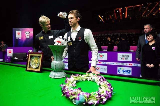 她不仅成功 她不仅成功